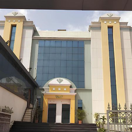 Club 7 Resort And Banquets Bareilly Extérieur photo