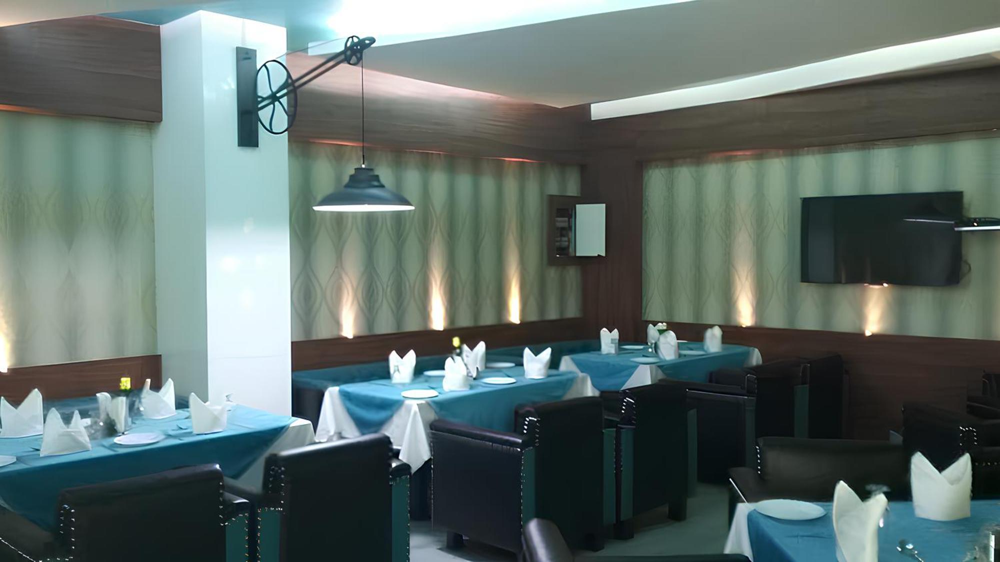 Club 7 Resort And Banquets Bareilly Extérieur photo