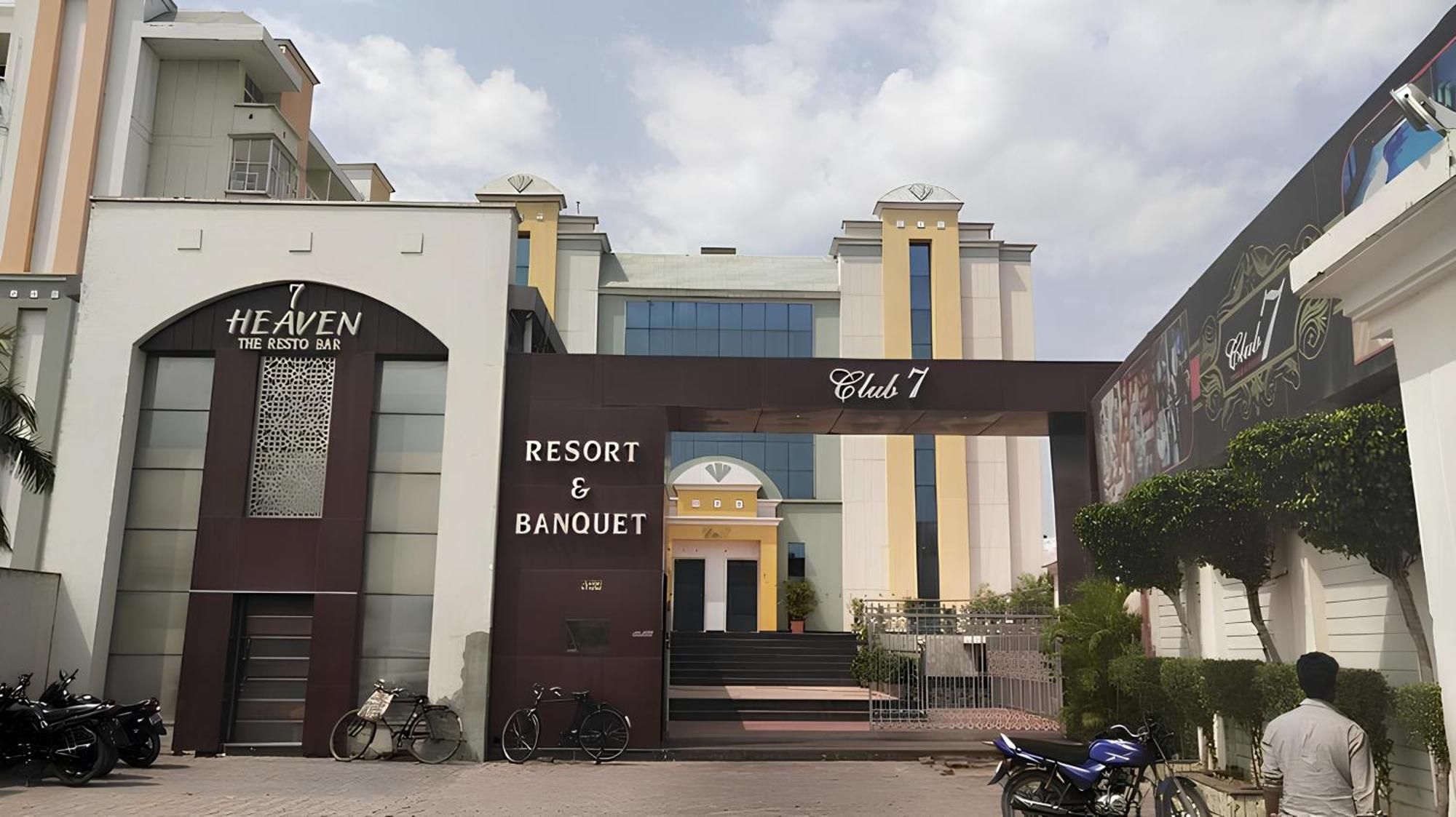 Club 7 Resort And Banquets Bareilly Extérieur photo