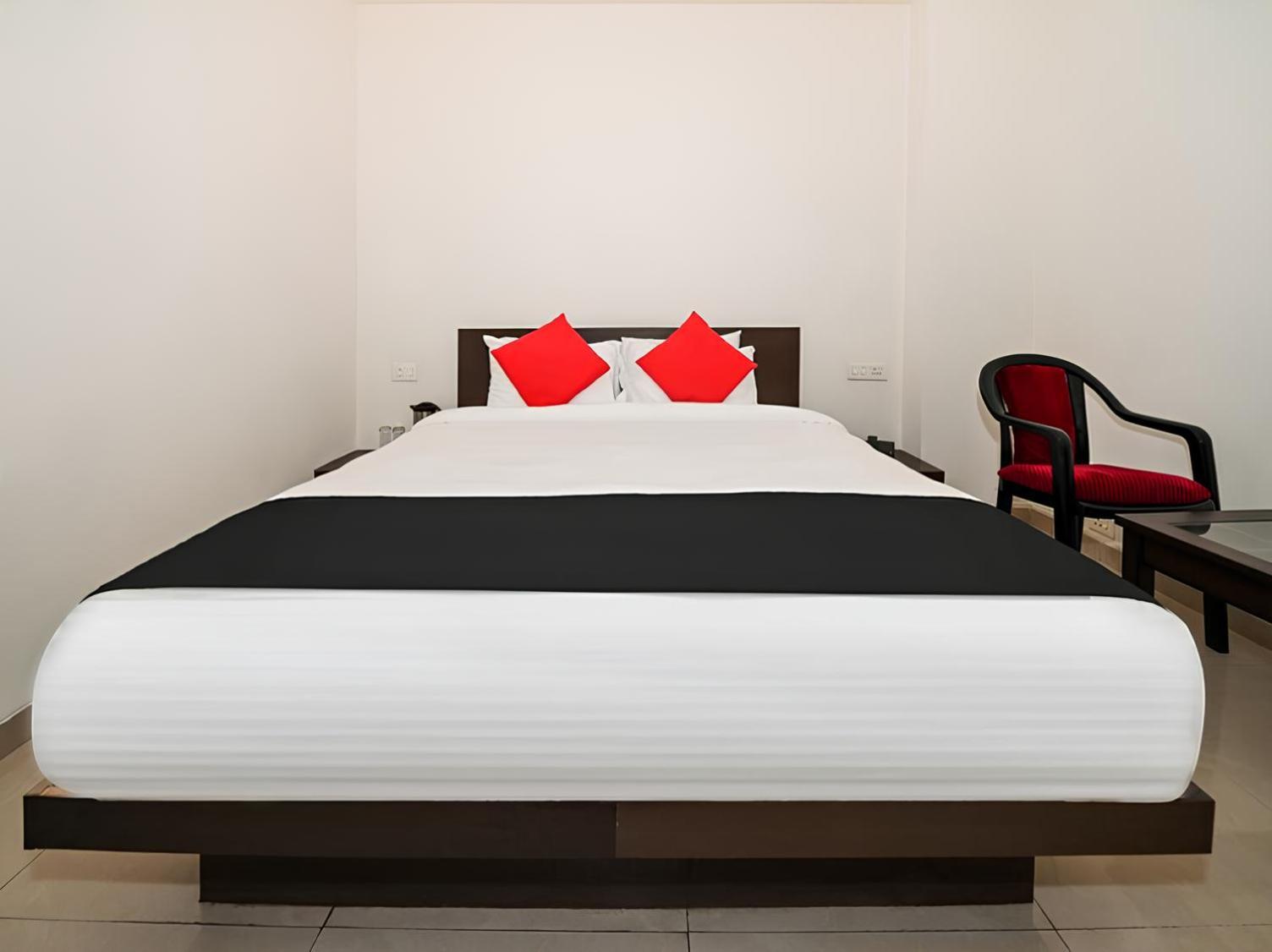 Club 7 Resort And Banquets Bareilly Extérieur photo