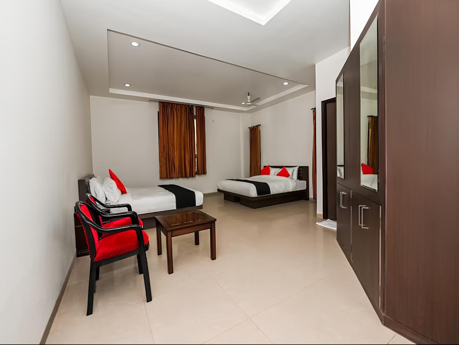 Club 7 Resort And Banquets Bareilly Extérieur photo