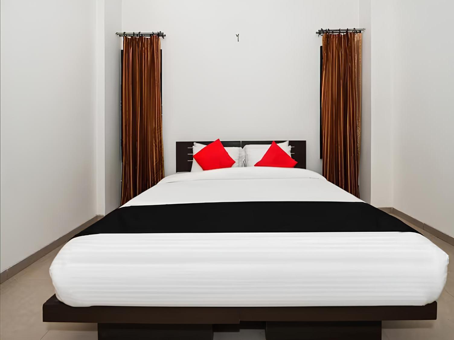 Club 7 Resort And Banquets Bareilly Extérieur photo