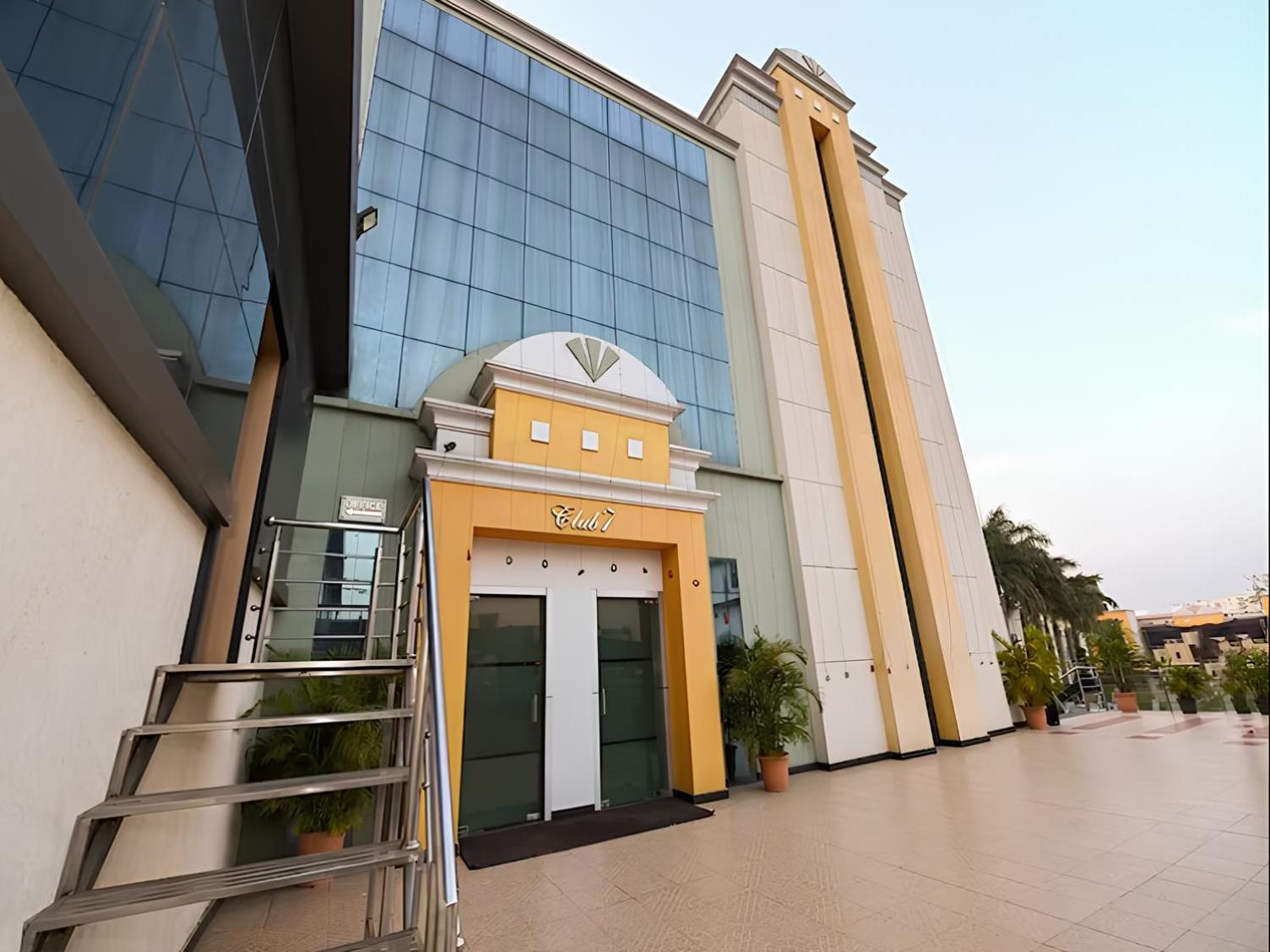 Club 7 Resort And Banquets Bareilly Extérieur photo