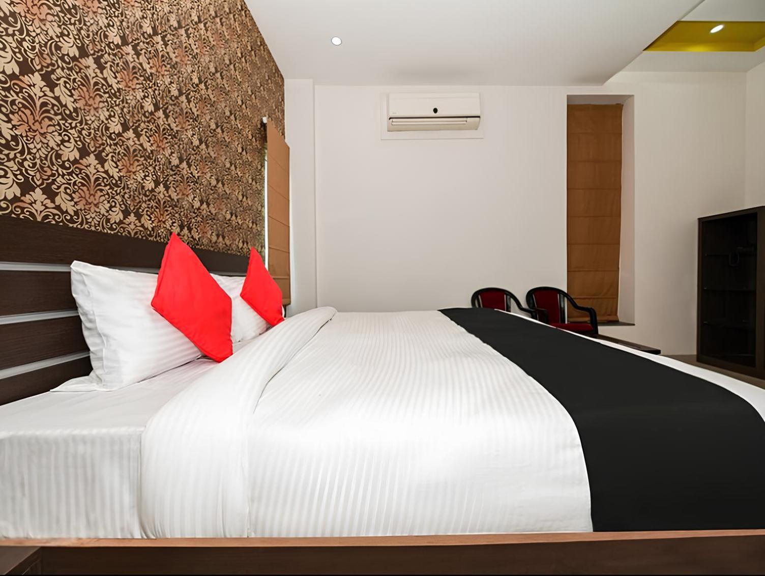 Club 7 Resort And Banquets Bareilly Extérieur photo
